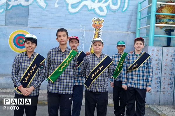 توزیع شیر رایگان در دبستان علی‌اکبر طالبی شهرری