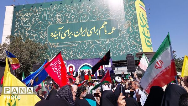 حضور اقشار مختلف مردم و مسئولین در رزمایش ۳۱۳ هزار نفری جان فدایان ایران 