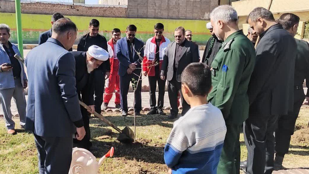 درخت تنومند انقلاب با هیچ گردبادی نخواهد لرزید