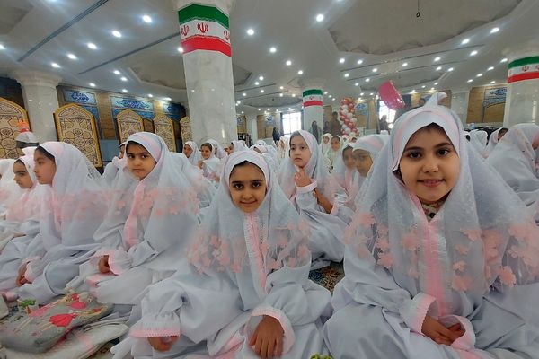 جشن تکلیف دانش‌آموزان دختر منطقه کهریزک 