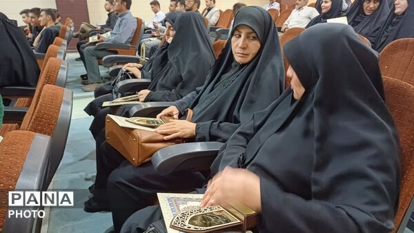 تجلیل از فرهنگیان و دانش‌ آموزان فعال قرآن، عترت و نماز