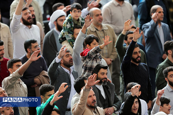 اقامه نماز عید فطر به امامت مقام معظم رهبری
