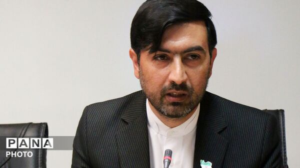 نشست خبری با خبرنگاران پانای کبودرآهنگ در اداره آموزش و پرورش