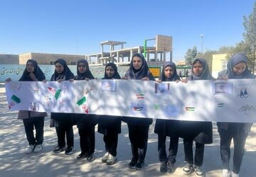 هنر در هنر ؛ نقاشی گروهی در دبیرستان سمیه 