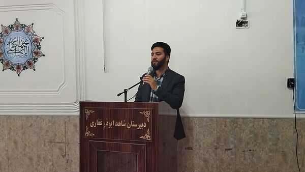اولین نماز جماعت دبیرستان شاهد ابوذر غفاری در سال تحصیلی جدید 