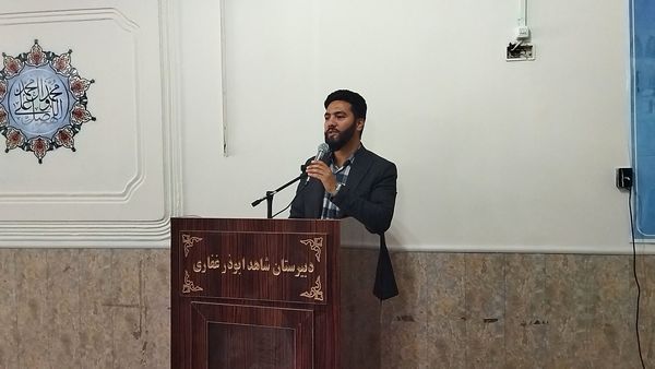 اولین نماز جماعت دبیرستان شاهد ابوذر غفاری در سال تحصیلی جدید 