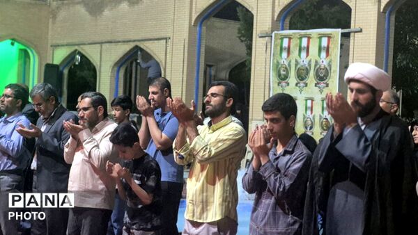 شب‌های نورانی گلزار شهدا در تجمعات مردمی در فارسان