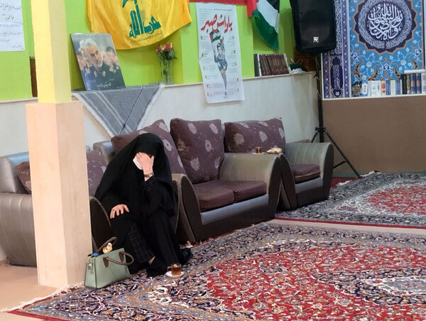 محفل شعرخوانی نخبگان ادبی با حضور مشاور رئیس‌جمهور شهید در قم