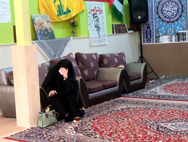 محفل شعرخوانی نخبگان ادبی با حضور مشاور رئیس‌جمهور شهید در قم