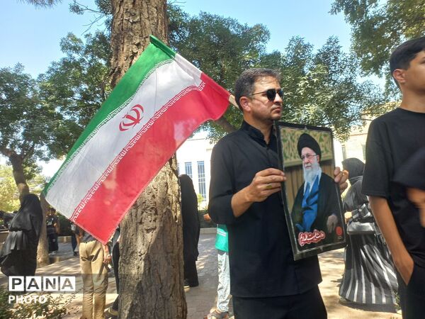 پیاده روی دلدادگان اربعین حسینی از امامزاده ابوتراب تا امامزاده محروق