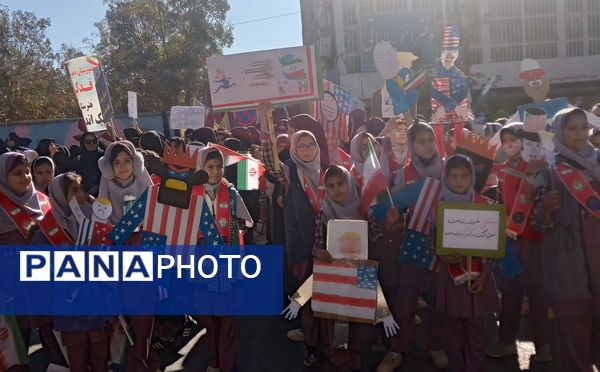 راهپیمایی 13 آبان با حضور حداکثری دانش آموزان در شهرستان نیشابور 