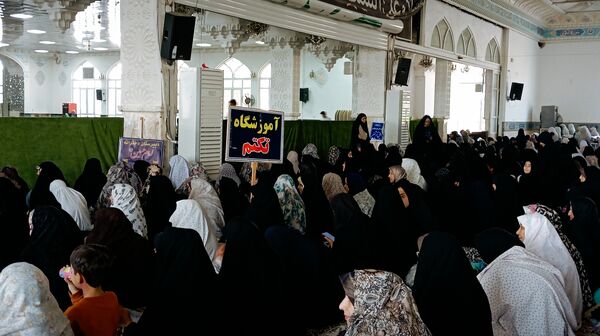 حضور دانش آموزان در نماز جمعه کاشمر