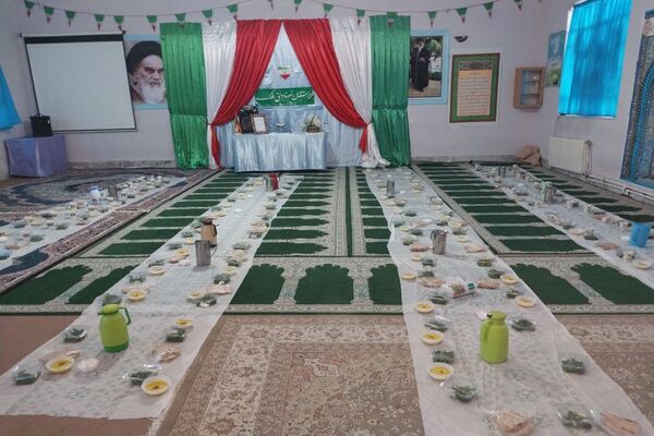 ضیافت افطاری در مدرسه نمونه دولتی فدک