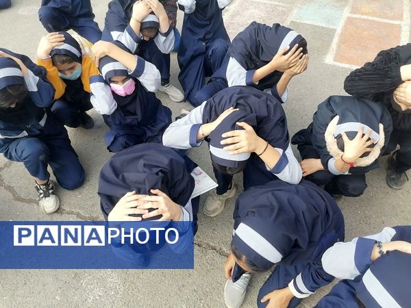 بیست و هفتمین دوره مانور زلزله در مدرسه ناهید نخودی 