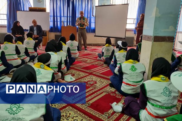 بازدید رئیس سازمان دانش‌آموزی کردستان و ارزیابان کشوری از روند فعالیت پیشتازان