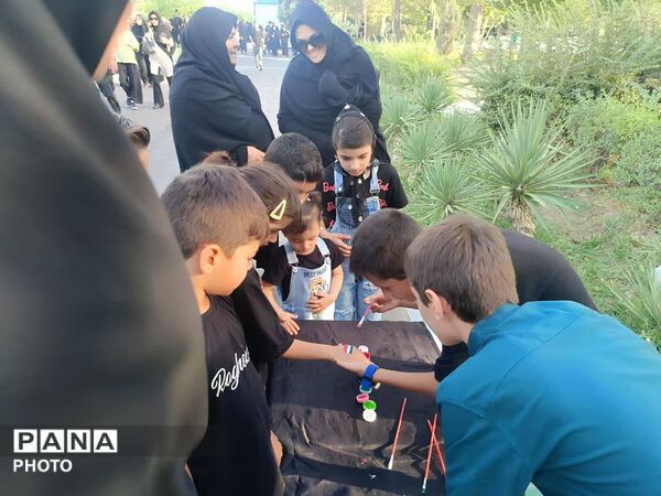 مشقِ عشق با پاهای کوچک روایت زائران خردسال کاشمر