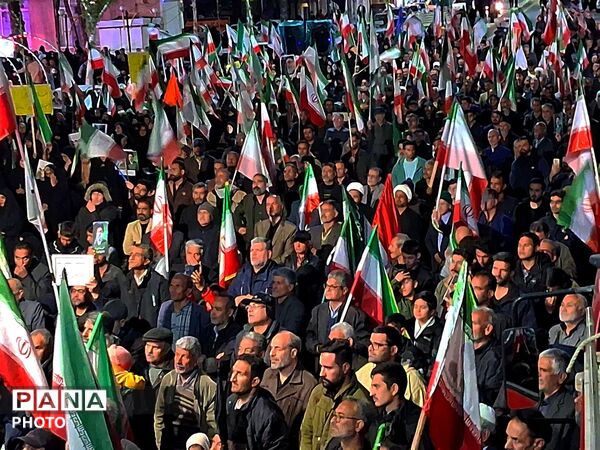 سی و سومین شب از انقلاب با شکوه مردم کاشمر