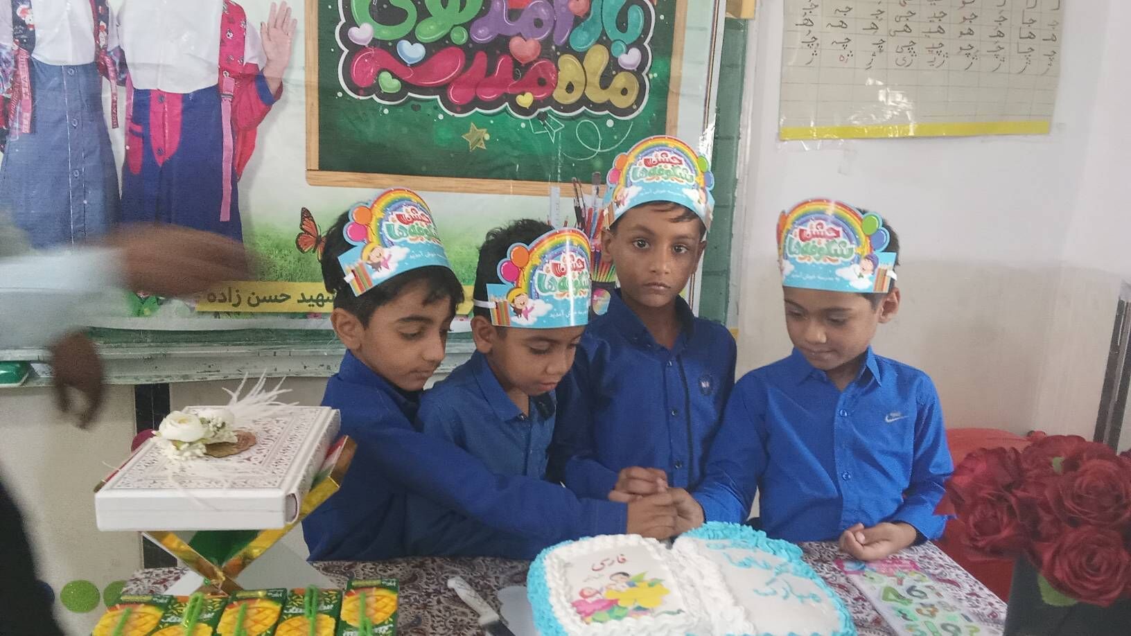جشن شکوفه‌ها در دبستان پسرانه حضرت علی(ع) میناب