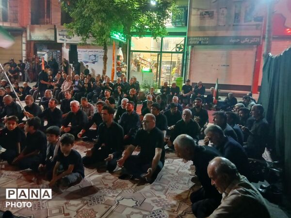 اجتماع شبانه مردم کرج  زیر پرچم اباعبدالله الحسین( ع)