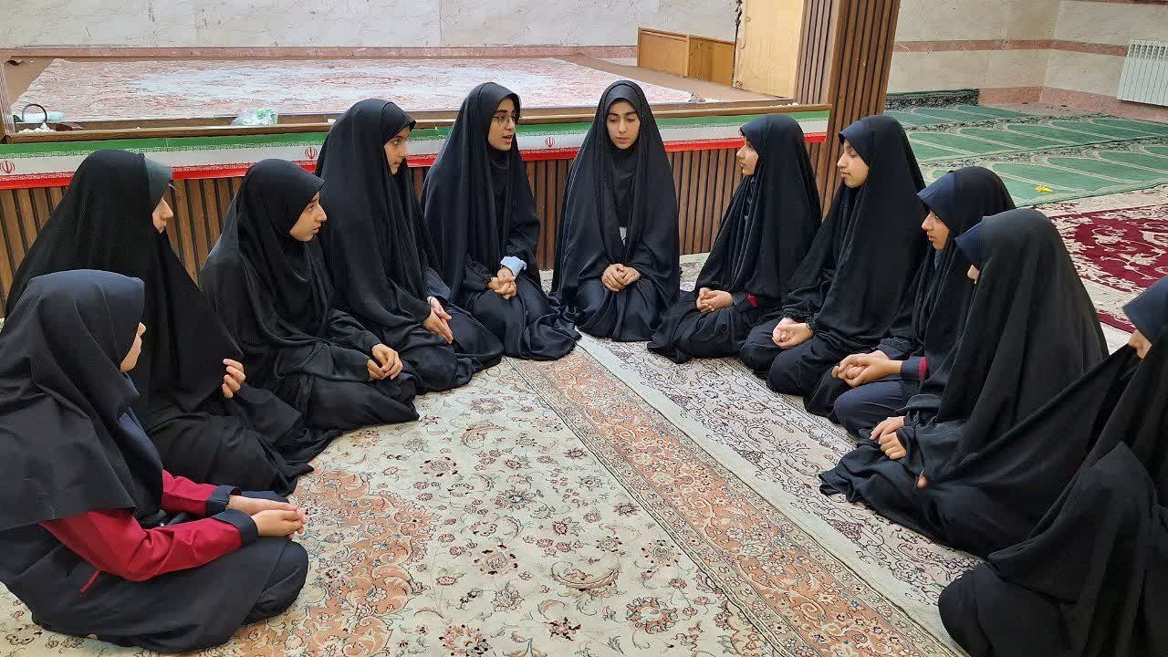 تاکید روسای مجمع و شورای دانش آموزی دختران قم بر تقویت روحیه مسئولیت پذیری