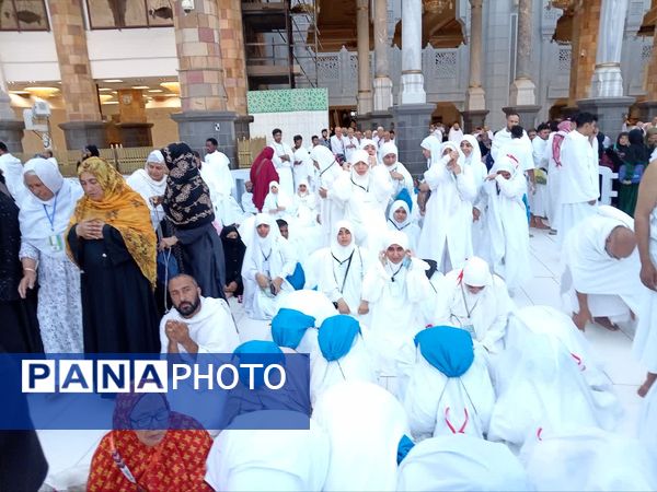 نخستین دیدار معنوی دانش‌آموزان دختر اعزامی به حج عمره با خانه خدا