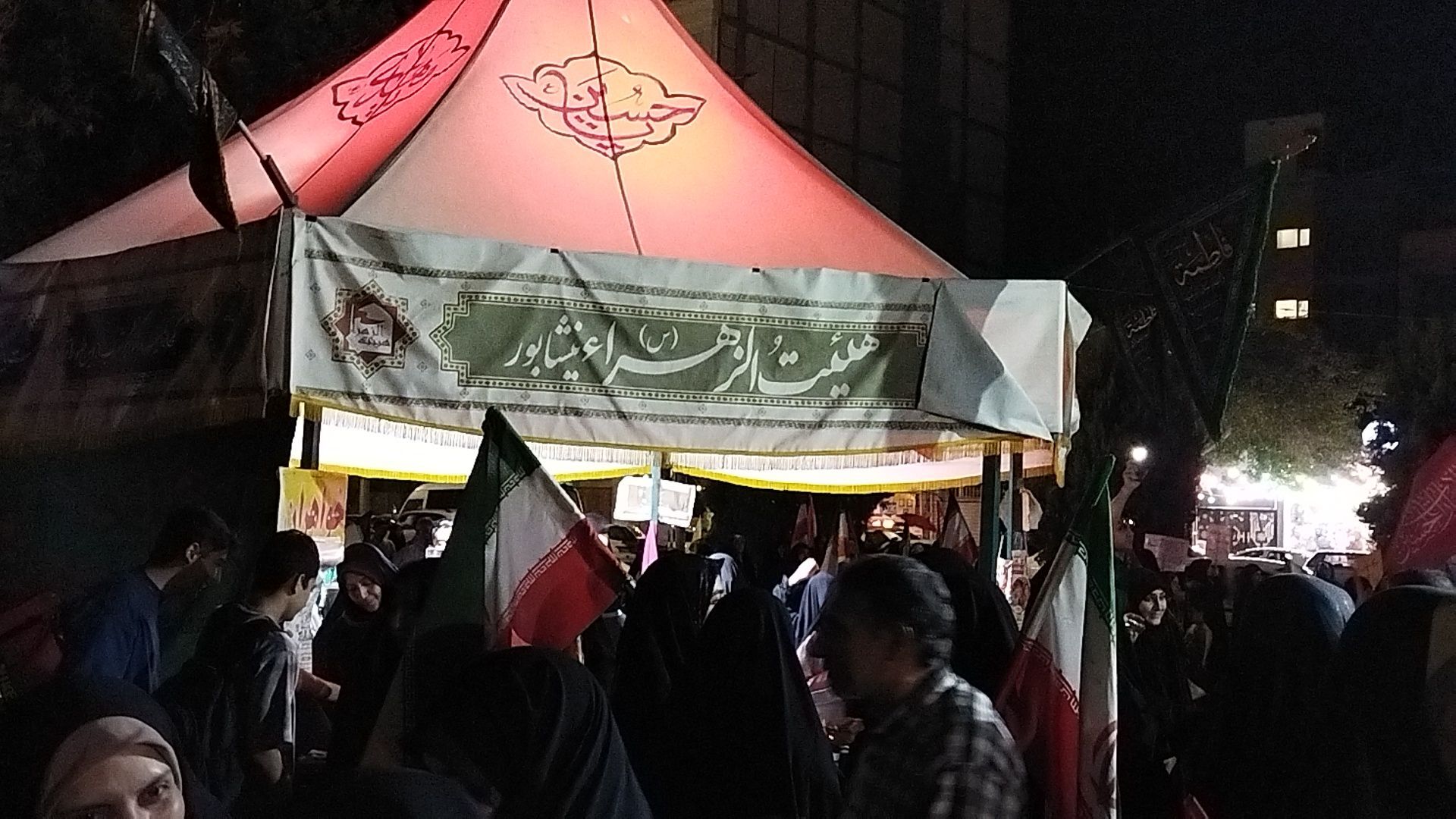 گذری بر فعالیت چایخانه هیئت الزهرا در دویست و دومین شب از اجتماعات مردمی بلوار فضل نیشابور 