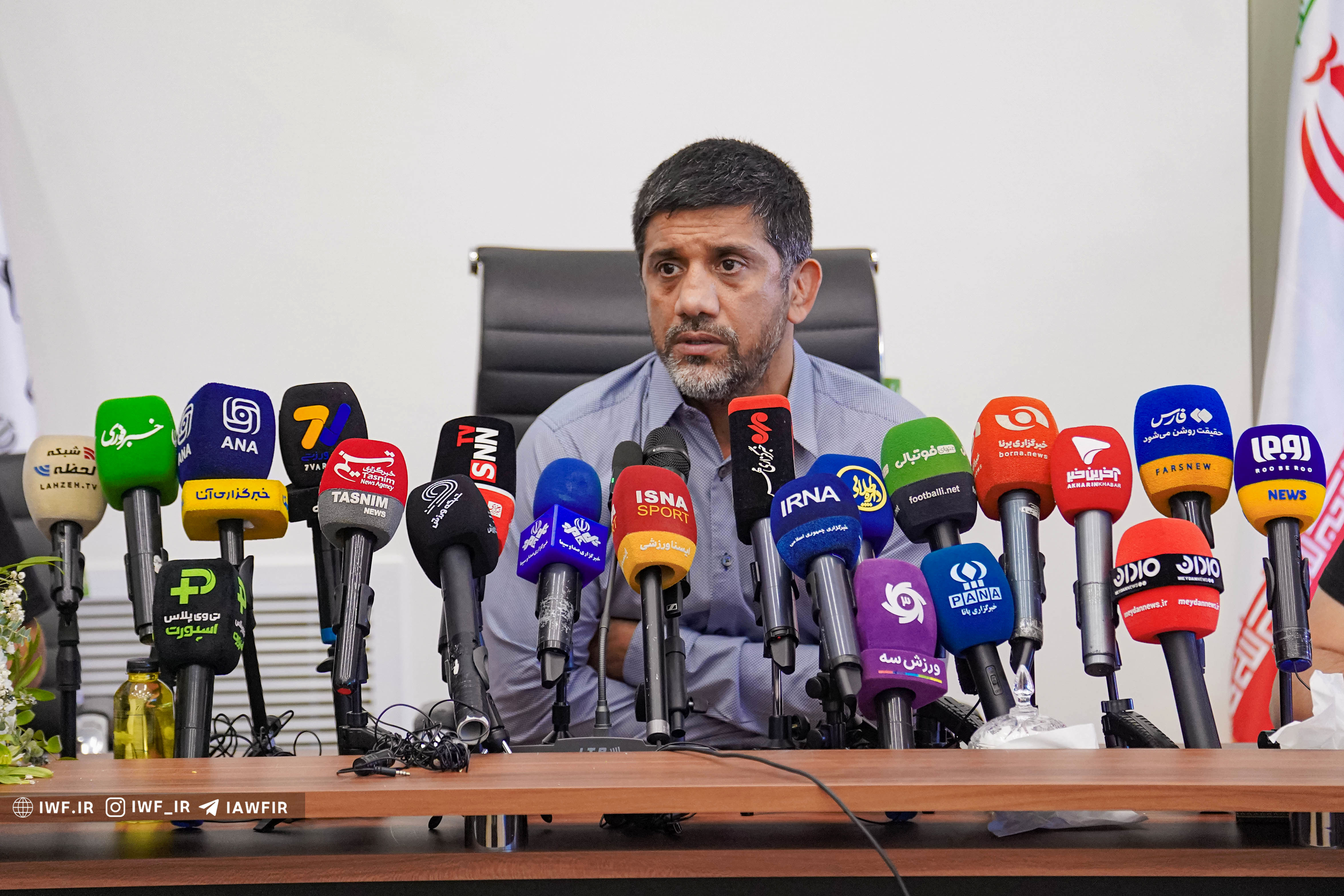دبیر: از درآمدهای فدراسیون جوایز را دادیم