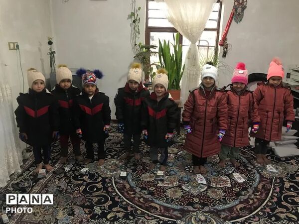 اهدای پوشاک و کفش به دانش آموزان نیازمند کلاتی