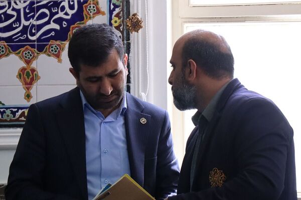 میز خدمت ویژه فرهنگیان در شهرستان پاکدشت به‌مناسبت گرامیداشت هفته معلم 