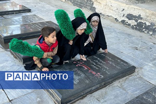 غبارروبی مزار شهدا در امام زاده حسن(ع) نسیم‌شهر