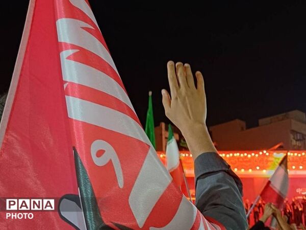 سفره حضرت رقیه(س) دل‌های عشاق را در میدان جمهوری گردهم آورد
