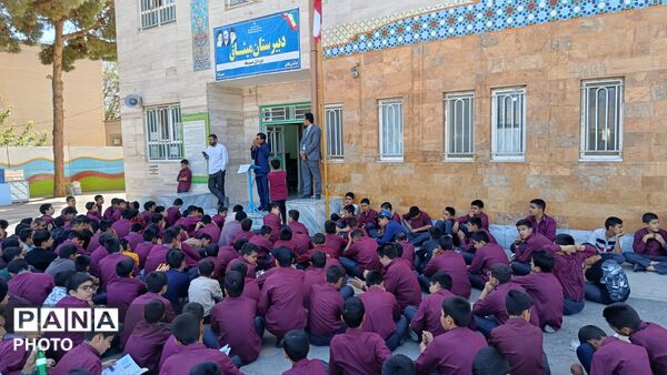 معرفی طرح مهارت‌آموزی به دانش‌آموزان دبیرستان میثاق کاشمر