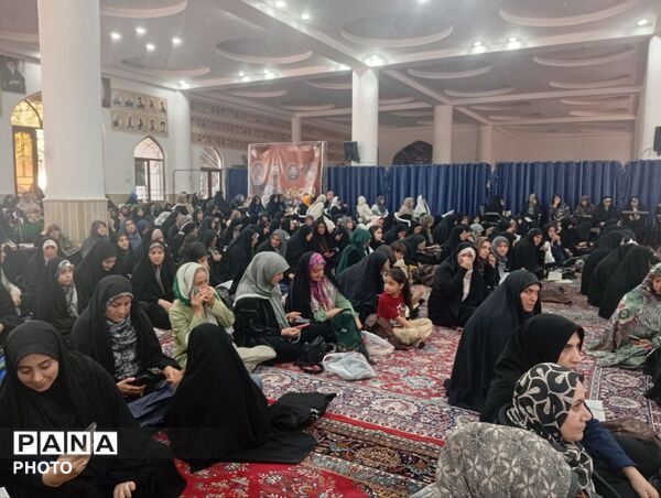 طنین دعای عرفه در مصلی نظرآباد