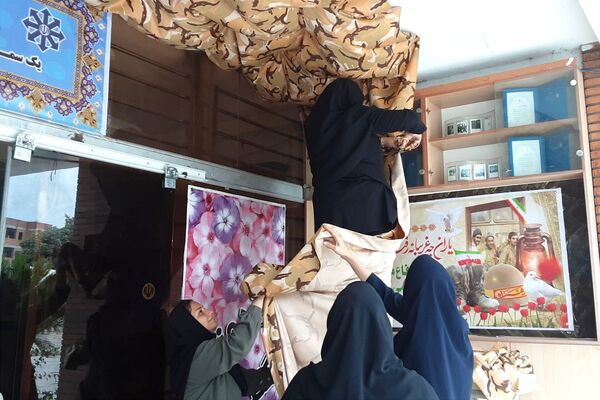 گرامیداشت هفته دفاع مقدس و آغاز سال تحصیلی در دبیرستان فرزانگان قائمشهر