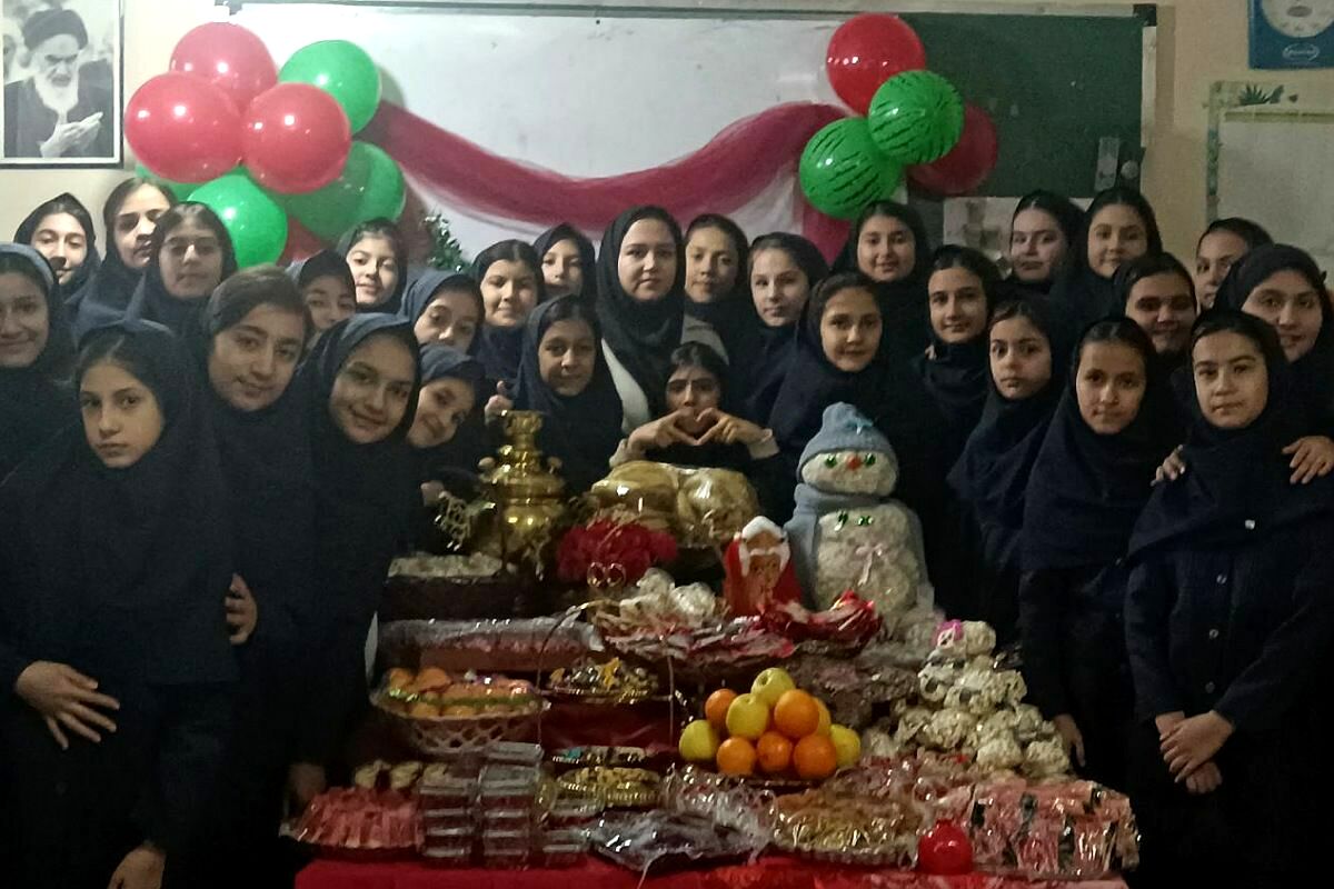 برگزاری مراسم جشن یلدا در مدرسه مهرآیین و مدرسه مریم بهارستان۲