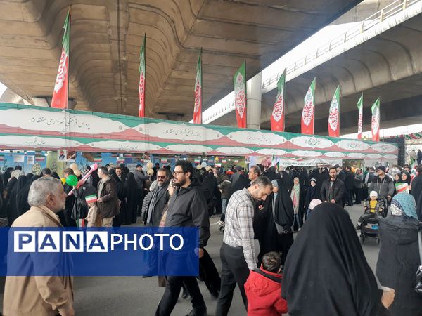 حضور حماسی منطقه ۵ در راهپیمایی ۲۲ بهمن