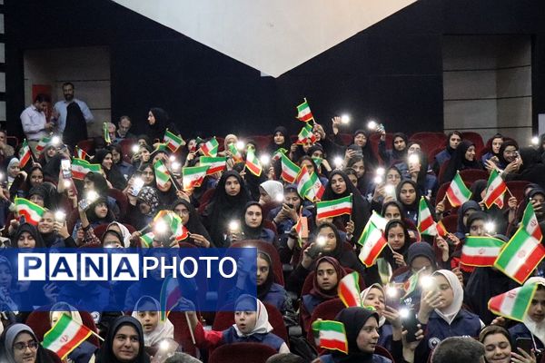 آیین تجلیل از دختران دانش‌آموز خبرنگار منتخب پانا شهرستان‌های استان تهران