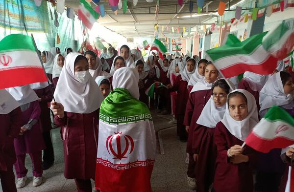 زنگ انقلاب در مدرسه شهید ابراهیم تنیده ناحیه یک بندرعباس به صدا در آمد