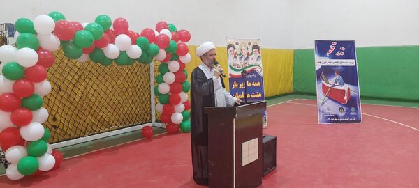 توزیع بسته‌های نوشت افزار ویژه دانش‌آموزان کم برخوردار در باخرز 