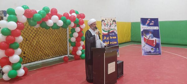 توزیع بسته‌های نوشت افزار ویژه دانش‌آموزان کم برخوردار در باخرز 