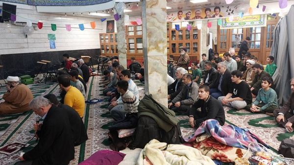 اعتکاف دانش‌آموزی در مسجد زینب کبری (س) تهران