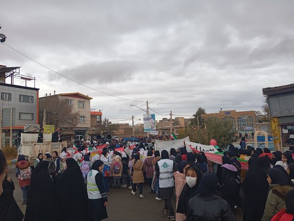 دانش‌آموزان شهر گرماب در راهپیمایی 13 آبان
