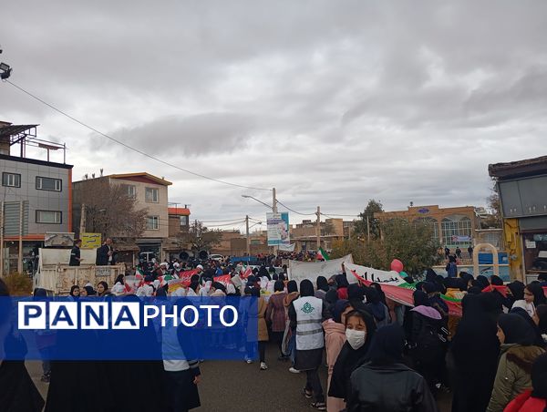 دانش‌آموزان شهر گرماب در راهپیمایی 13 آبان