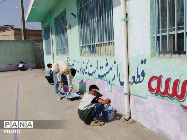 رنگ‌آمیزی و بهسازی مدارس توسط جهادگران بسیج دانش‌آموزی