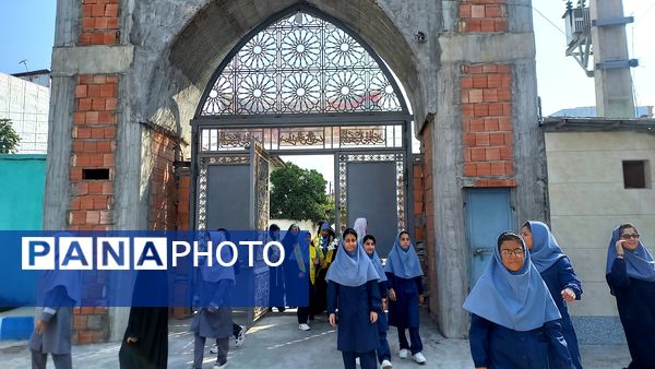 قدم‌های کوچک برخاک بزرگ