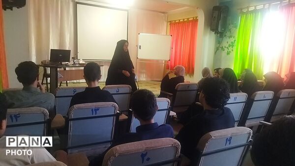 اولین جلسه از آموزش ساخت مستند و تولید محتوا در کانون مهر تابان 