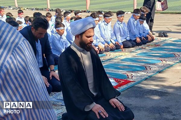 برپایی نمازجماعت در دبستان پسرانه میثاق باقرشهر 