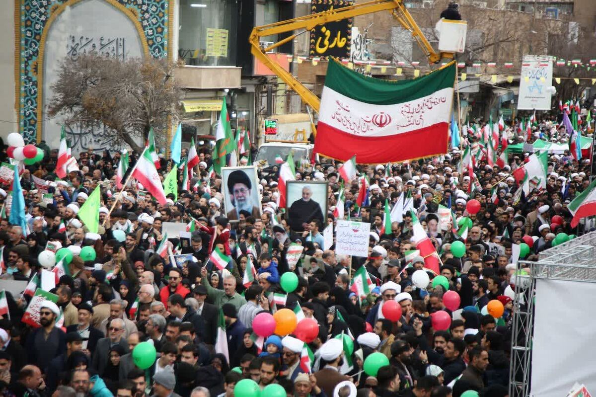 پیام راهپیمایی 22 بهمن ایستادگی پای آرمان های انقلاب و گره گشایی از مشکلات جامعه است