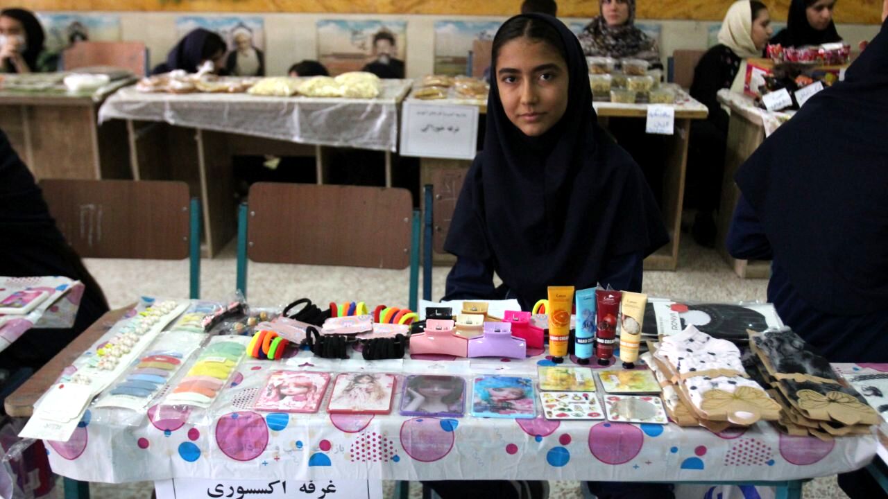 بازارچه دانش‌آموزی دبیرستان سپیده کاشانی ناحیه۱ 