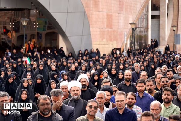 تجمع مردم غیور و ولایتمدار بم در سوگ شهادت رهبر انقلاب